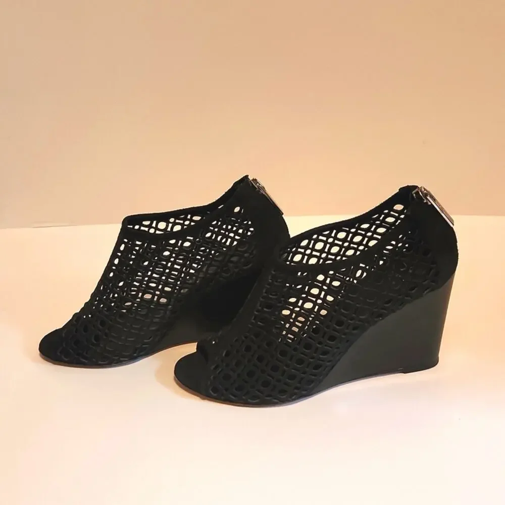 Aquatalia Shelly Sandal Black Suede Laser Cut Back Zipper‎ Wedge Open Toe Size 7
